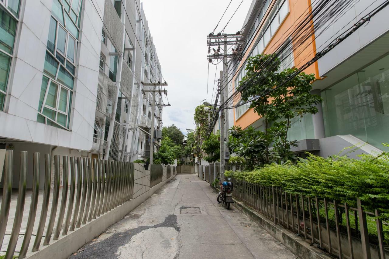 Every Surawong Bangkok Esterno foto